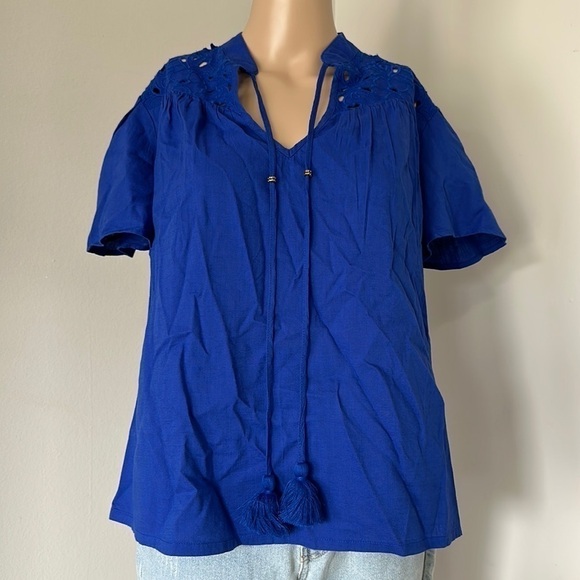 WOMEN'S SHORT SLEEVE V-NECK WOVEN EYELET TOP - KNOX ROSE BLUE - Picture 1 of 5